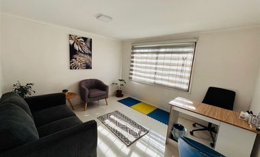 Casa en Arriendo en A DOS CUADRAS DE LA PLAZA DE MELIPILLA ESQUINA VARGAS