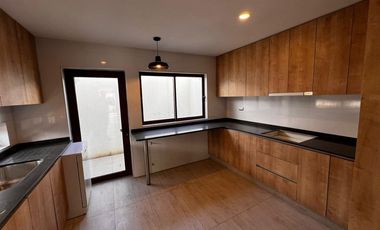 Casa en Arriendo en 20 NORTE 37 ORIENTE