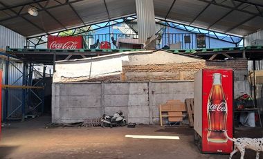 Bodega en Venta en Vicuña Mackena/ John Kennedy