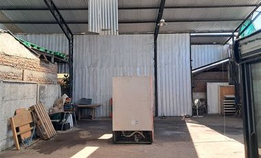 Bodega en Venta en Vicuña Mackena/ John Kennedy