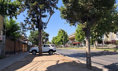 Bodega en Venta en Vicuña Mackena/ John Kennedy