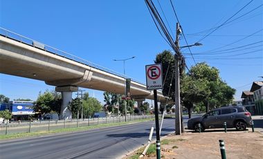 Bodega en Venta en Vicuña Mackena/ John Kennedy