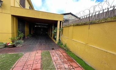 Casa en Venta en CALLE YUNGAY