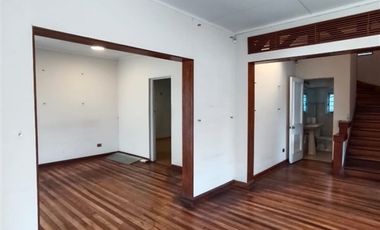 Casa en Arriendo en Casa con giro comercial en sector poniente de Viña