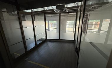 Oficina en Venta en Av. del Valle Norte 937 LC 151 - LC 152 mas 6 estacionamientos y 2 bodegas