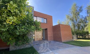 Casa en Venta en El Yugo Llavería