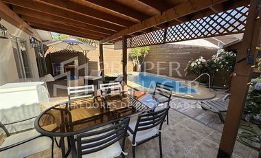 Casa en Venta en Casa 3D-2B-4Estac + Terraza + Piscina Doña Las Violetas