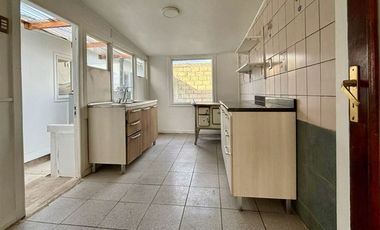 Casa en Arriendo en Entre Capitán Guillermo y Argentina, cerca de Unimarc de Zenteno