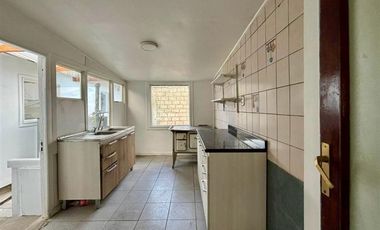 Casa en Arriendo en Entre Capitán Guillermo y Argentina, cerca de Unimarc de Zenteno
