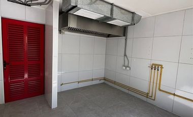 Local Comercial en Arriendo en Av. Tabancura / Kennedy