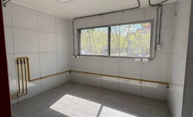 Local Comercial en Arriendo en Av. Tabancura / Kennedy