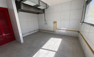 Local Comercial en Arriendo en Av. Tabancura / Kennedy