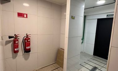 Local Comercial en Arriendo en Av. Tabancura / Kennedy