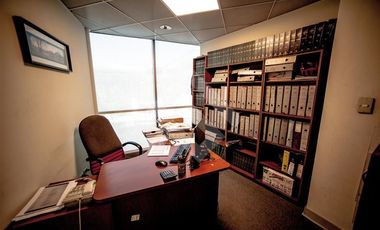 Oficina en Venta en Av Del Valle con Santa Clara