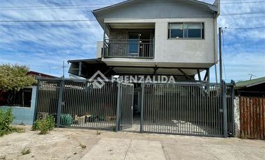 Casa en Venta en Avenida San Pablo & Santa Victoria