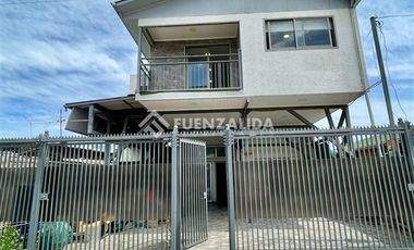 Casa en Venta en Avenida San Pablo & Santa Victoria