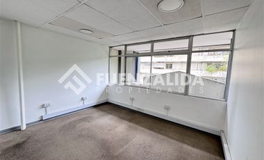 Oficina en Arriendo en El Bosque/ Carmen Silva