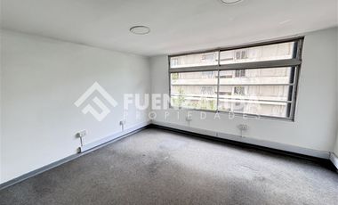 Oficina en Arriendo en El Bosque/ Carmen Silva