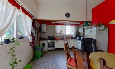 CASA 4 AMBIENTES CON GARAGE PATIO Y PARRILLA