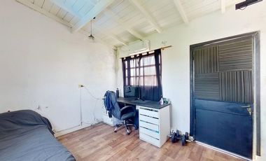 CASA 4 AMBIENTES CON GARAGE PATIO Y PARRILLA