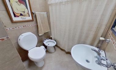 CASA 4 AMBIENTES CON GARAGE PATIO Y PARRILLA