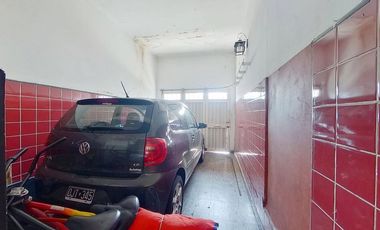 CASA 4 AMBIENTES CON GARAGE PATIO Y PARRILLA