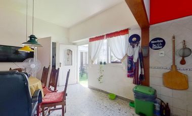 CASA 4 AMBIENTES CON GARAGE PATIO Y PARRILLA