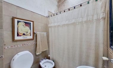 CASA 4 AMBIENTES CON GARAGE PATIO Y PARRILLA