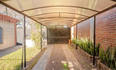 VENTA CASA 3 AMB. C/ 2 COCHERAS EN MARTIN CORONADO