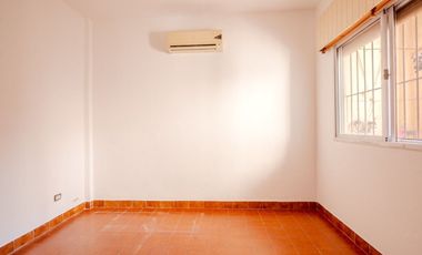 VENTA CASA 3 AMB. C/ 2 COCHERAS EN MARTIN CORONADO