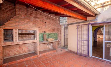 VENTA CASA 3 AMB. C/ 2 COCHERAS EN MARTIN CORONADO