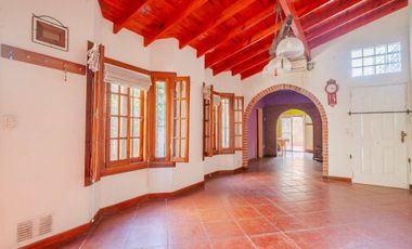 VENTA CASA 3 AMB. C/ 2 COCHERAS EN MARTIN CORONADO