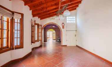 VENTA CASA 3 AMB. C/ 2 COCHERAS EN MARTIN CORONADO