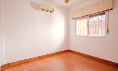 VENTA CASA 3 AMB. C/ 2 COCHERAS EN MARTIN CORONADO