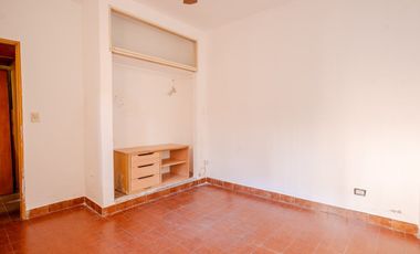 VENTA CASA 3 AMB. C/ 2 COCHERAS EN MARTIN CORONADO