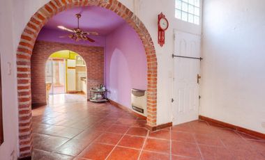 VENTA CASA 3 AMB. C/ 2 COCHERAS EN MARTIN CORONADO