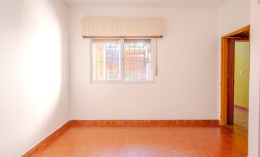 VENTA CASA 3 AMB. C/ 2 COCHERAS EN MARTIN CORONADO