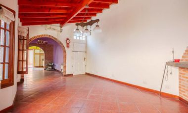 VENTA CASA 3 AMB. C/ 2 COCHERAS EN MARTIN CORONADO