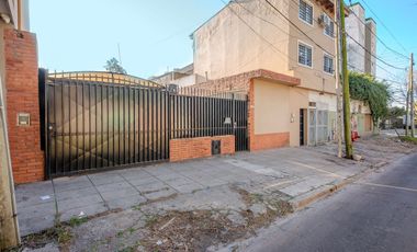VENTA CASA 3 AMB. C/ 2 COCHERAS EN MARTIN CORONADO