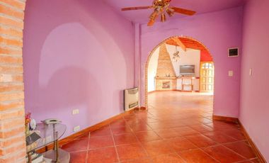 VENTA CASA 3 AMB. C/ 2 COCHERAS EN MARTIN CORONADO