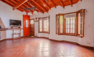 VENTA CASA 3 AMB. C/ 2 COCHERAS EN MARTIN CORONADO