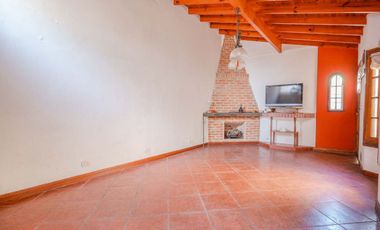 VENTA CASA 3 AMB. C/ 2 COCHERAS EN MARTIN CORONADO