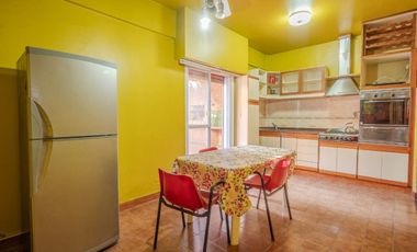 VENTA CASA 3 AMB. C/ 2 COCHERAS EN MARTIN CORONADO