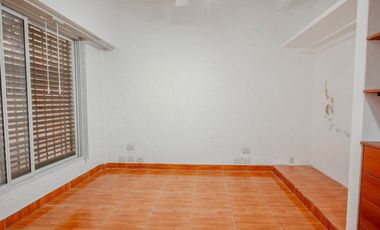 VENTA CASA 3 AMB. C/ 2 COCHERAS EN MARTIN CORONADO