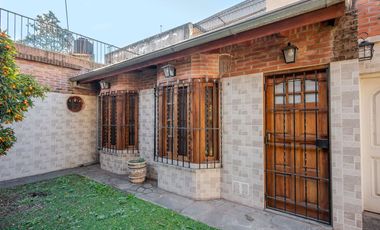 VENTA CASA 3 AMB. C/ 2 COCHERAS EN MARTIN CORONADO