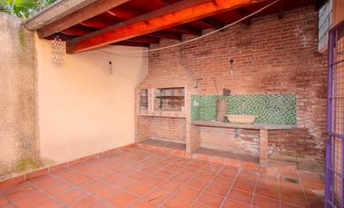 VENTA CASA 3 AMB. C/ 2 COCHERAS EN MARTIN CORONADO