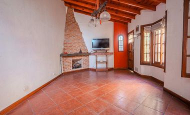 VENTA CASA 3 AMB. C/ 2 COCHERAS EN MARTIN CORONADO