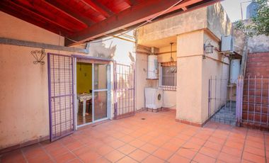 VENTA CASA 3 AMB. C/ 2 COCHERAS EN MARTIN CORONADO