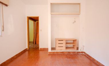 VENTA CASA 3 AMB. C/ 2 COCHERAS EN MARTIN CORONADO