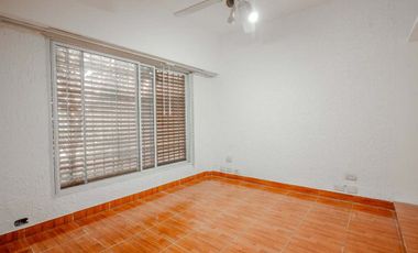 VENTA CASA 3 AMB. C/ 2 COCHERAS EN MARTIN CORONADO